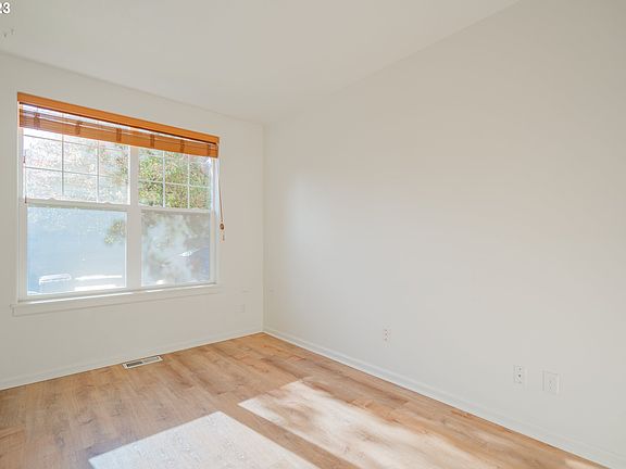 5th image of 5910 NE 62nd St