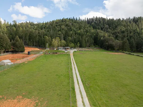 211 N Frontage Rd, Wolf Creek, OR 97497