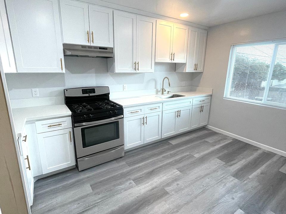 1st image of 3042 Santa Fe Ave