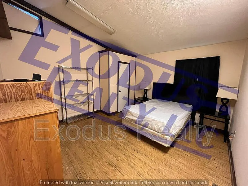 1 bed, 1.0 bath, 300 sqft, $220 — Photo 2