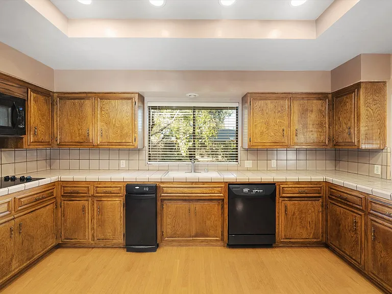 7808 Selkirk Dr — Photo 13