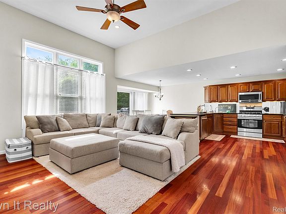 3rd image of 1250 Windsong Dr