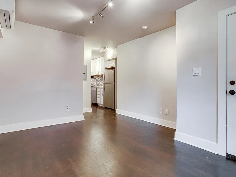 82 Q St SW #1 — Photo 5