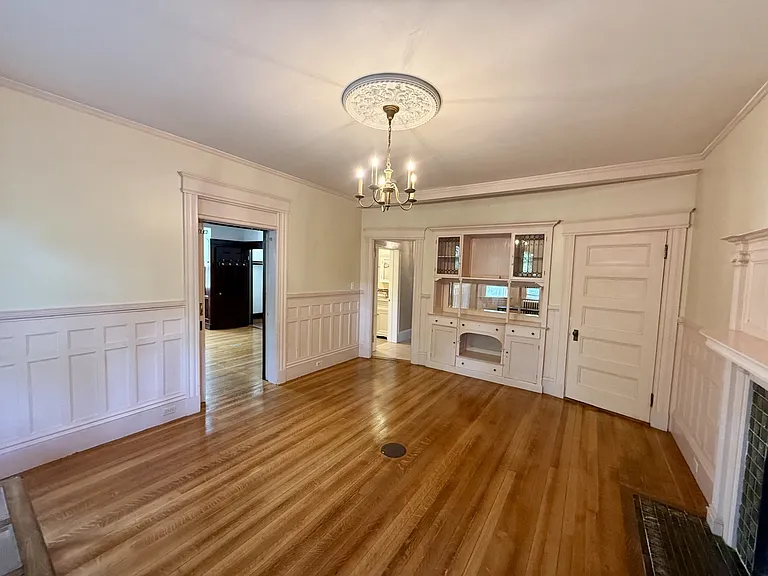 161 Walnut St #1 — Photo 6