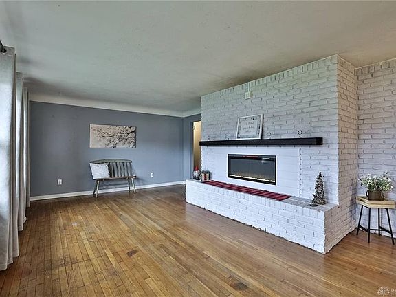 4th image of 4059 W Franklin St