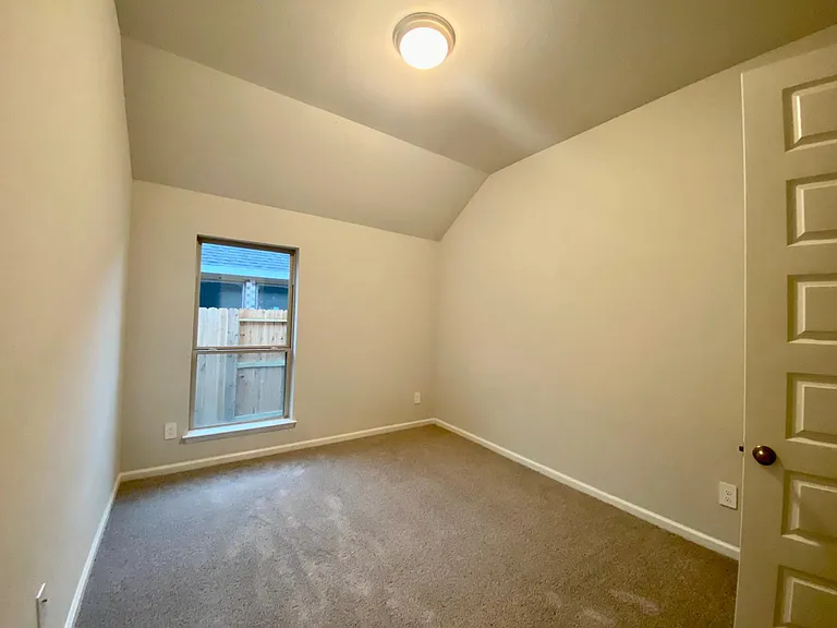 9411 Trestle Creek Ct — Photo 16