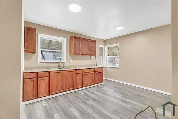 18148 Hull Ave — Photo 9