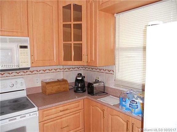 3rd image of 104 Royal Park Dr APT 2G