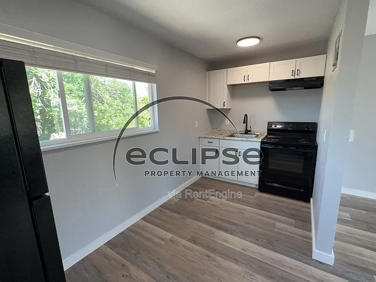 Summit View Apartments — Photo 83