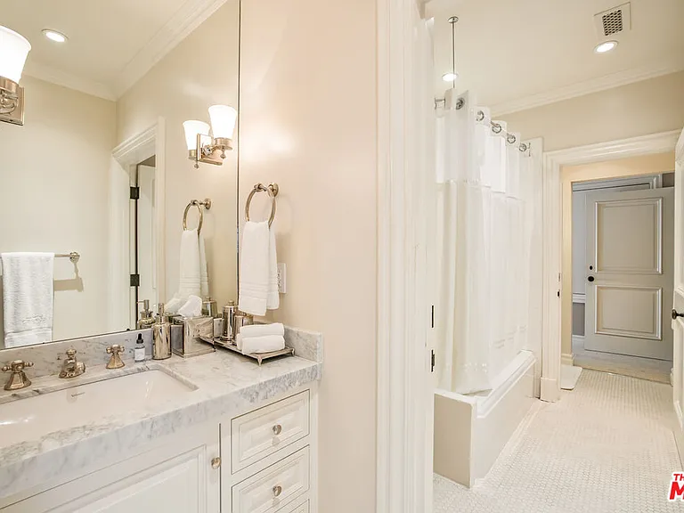 10847 Bellagio Rd — Photo 45