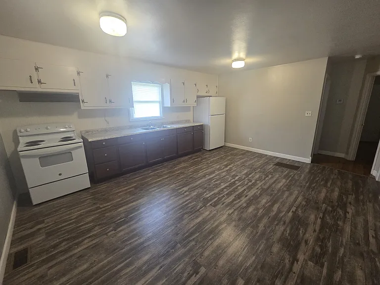 607 Owens St — Photo 2