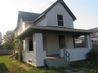 722 S 7th St, Clinton, IA 52732