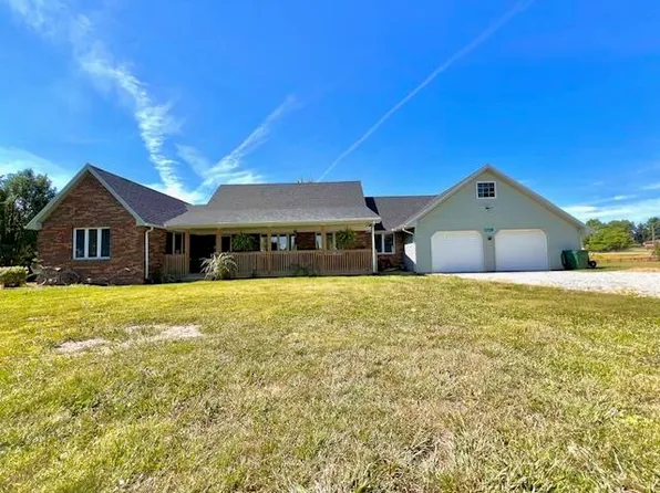 2496 E Little Bear Rd, Connersville, IN 47331