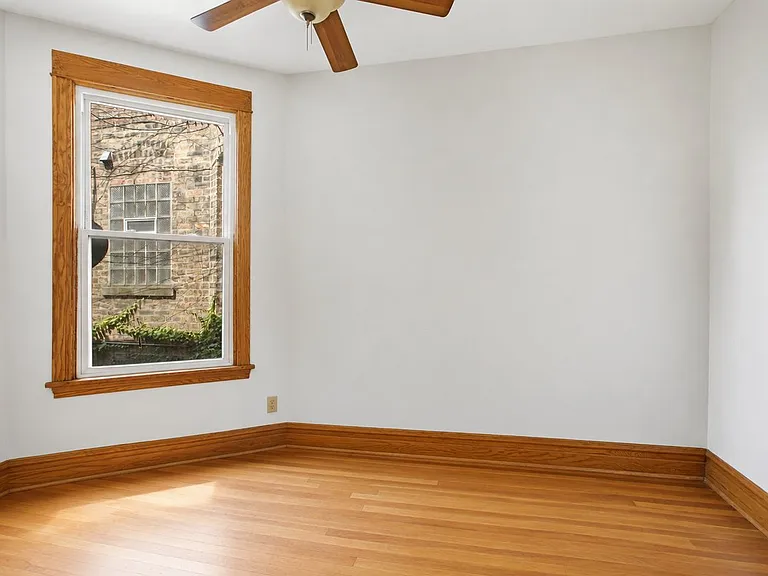 1213 W Addison St #2 — Photo 8