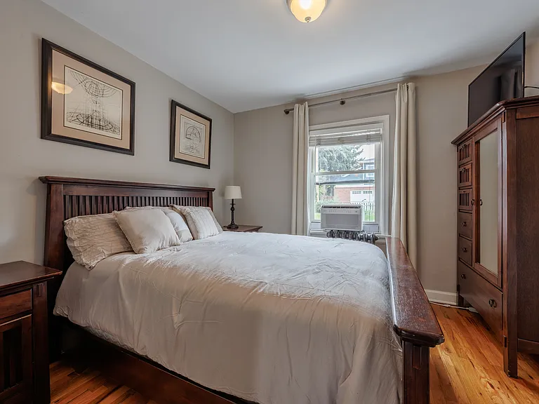 2612 Utica St — Photo 3