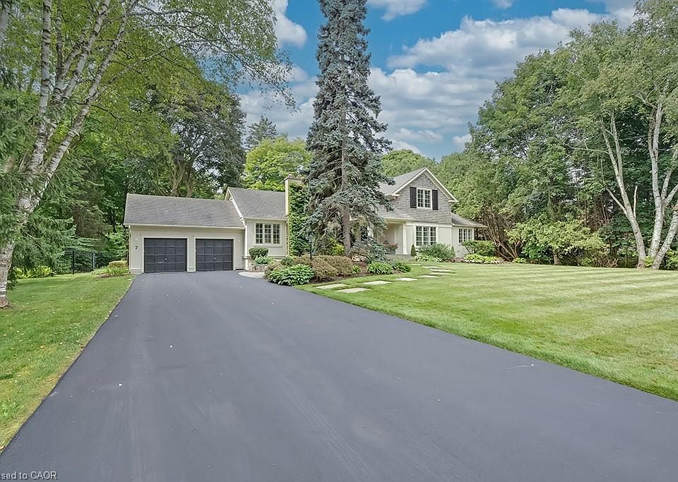 1st image of 7 Colonial Cres