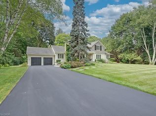 7 Colonial Cres, Oakville, ON L6J 4K8