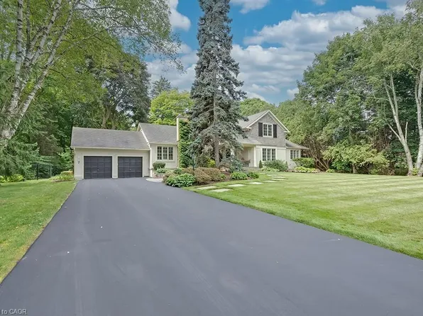 7 Colonial Cres, Oakville, ON L6J 4K8