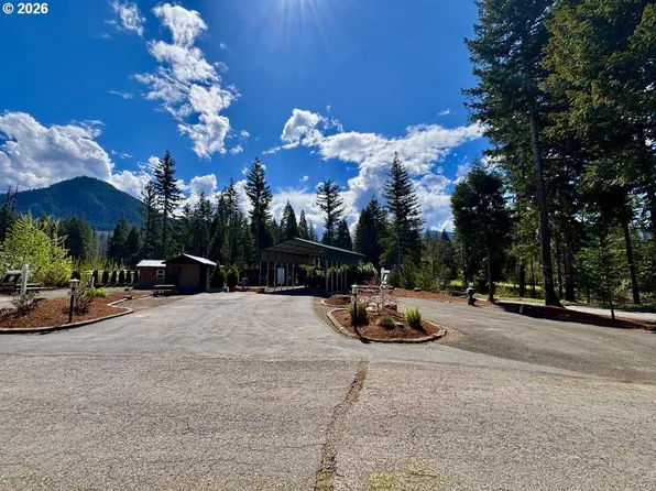 54432 McKenzie Hwy #41, Blue River, OR 97413