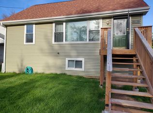 31 S Lake Ave, Fox Lake, IL 60020