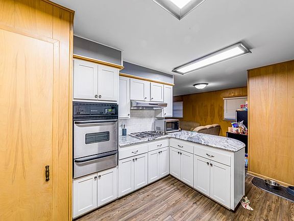 5th image of 913 W Preston Ave