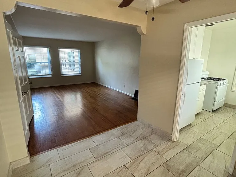 1000-1050 E San Antonio Dr — Photo 6