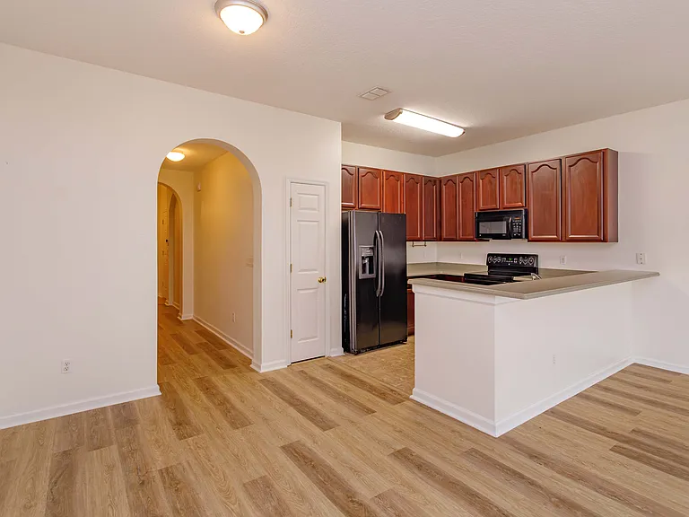 16460 Cedar Crest Dr — Photo 2
