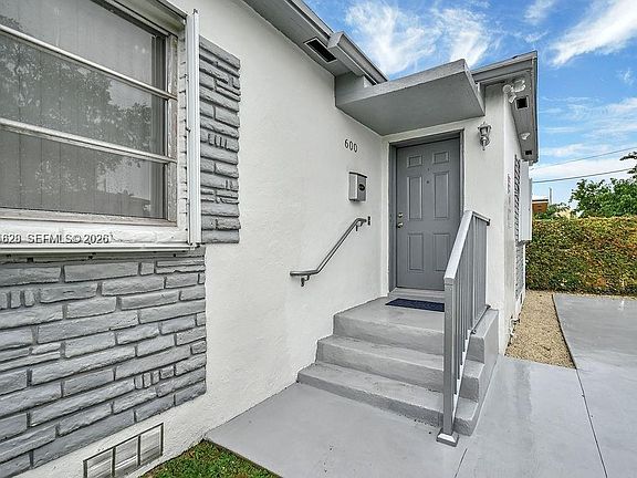 4th image of 600 NW 34th Ave