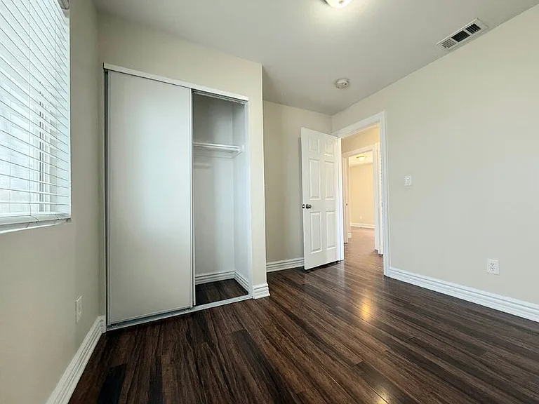 844 W 54th St — Photo 5