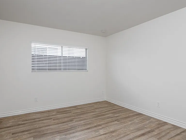 620 W Wilson Ave #C — Photo 2