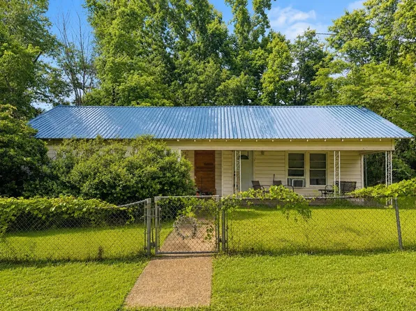 303 Davison St, Newton, TX 75966