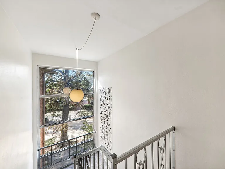 7055 Hampton Ave #201 — Photo 4