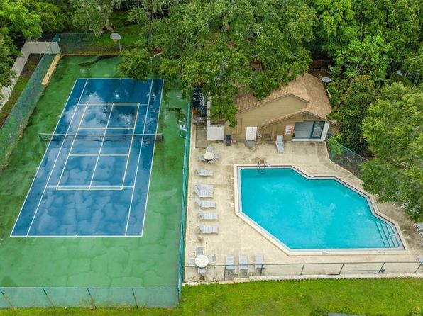 318 Parkside Ln, Safety Harbor, FL 34695