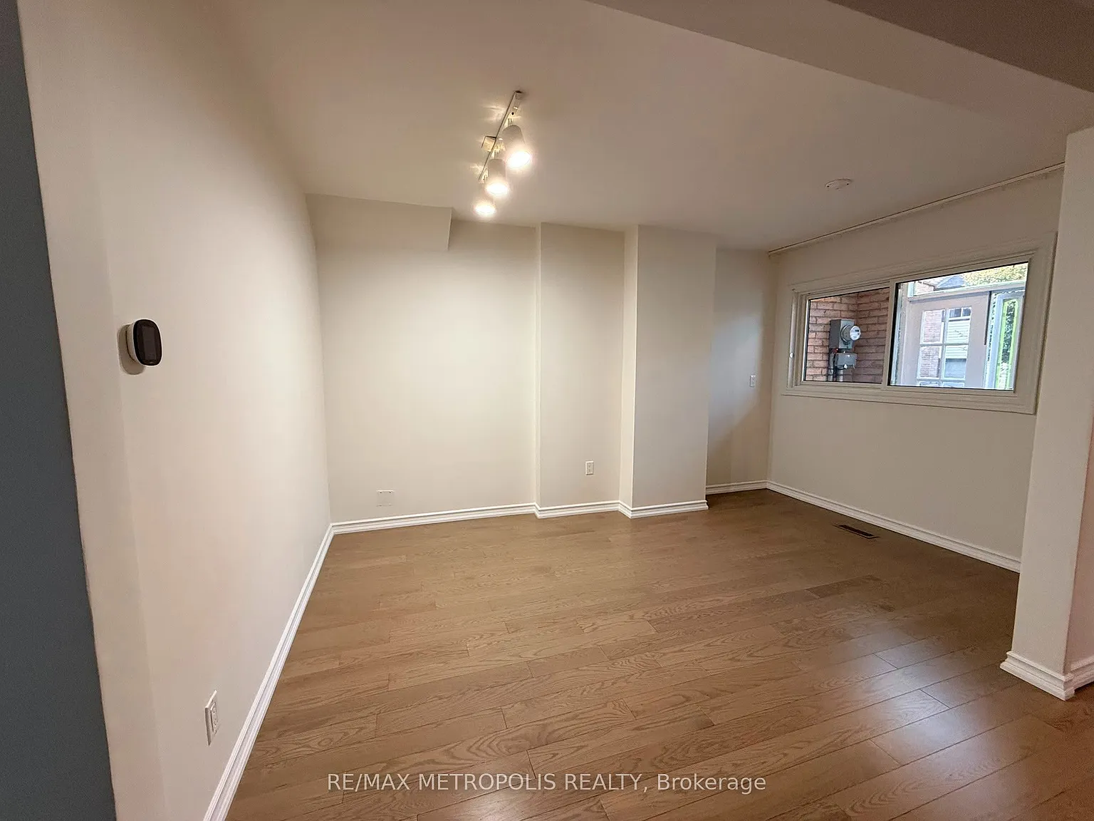 4 bed, $3,000 — Photo 2