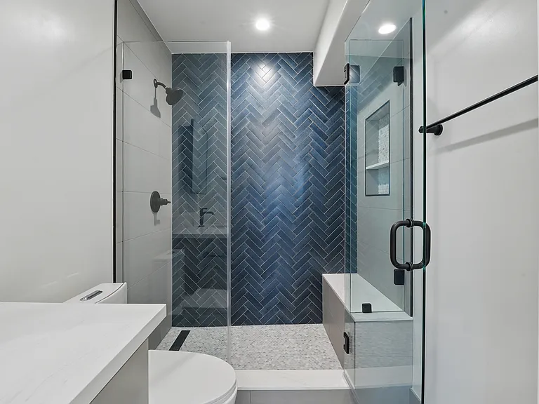8236 1/2 Blackburn Ave — Photo 29