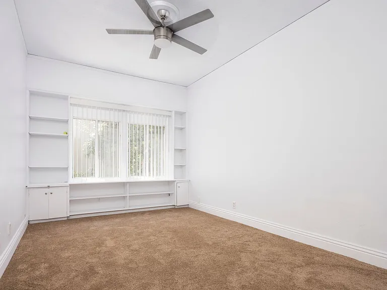 227 S Gale Dr — Photo 4