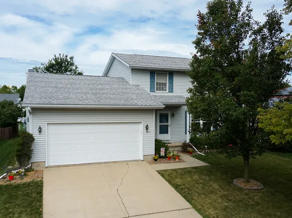 2821 Rocksbury Dr, Bloomington, IL 61705