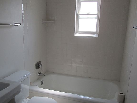 3rd image of 21050 Crystal Ave