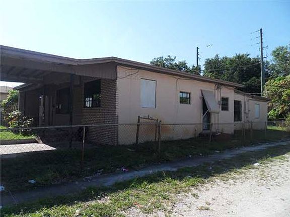 2nd image of 740 NE 146th St