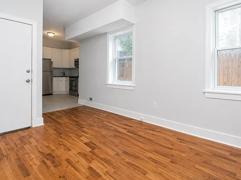 1720 N Marshall St — Photo 2