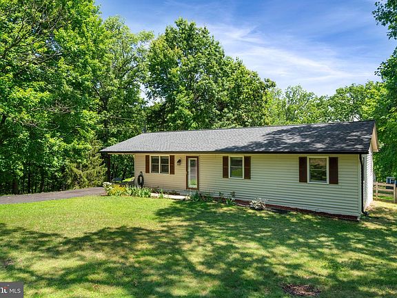 3rd image of 2409 Gore Dr