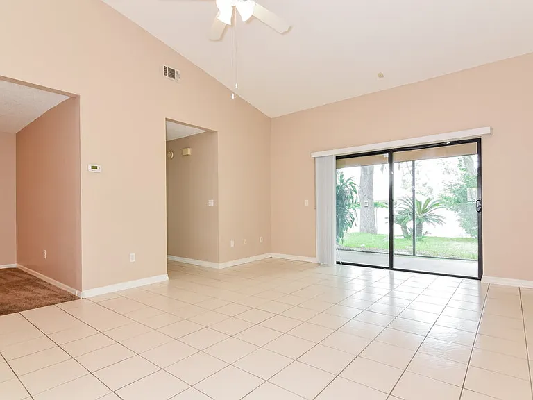 2526 Wrencrest Cir — Photo 3