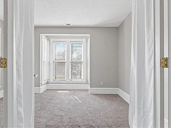 4th image of 2411 Fillmore St NE #2