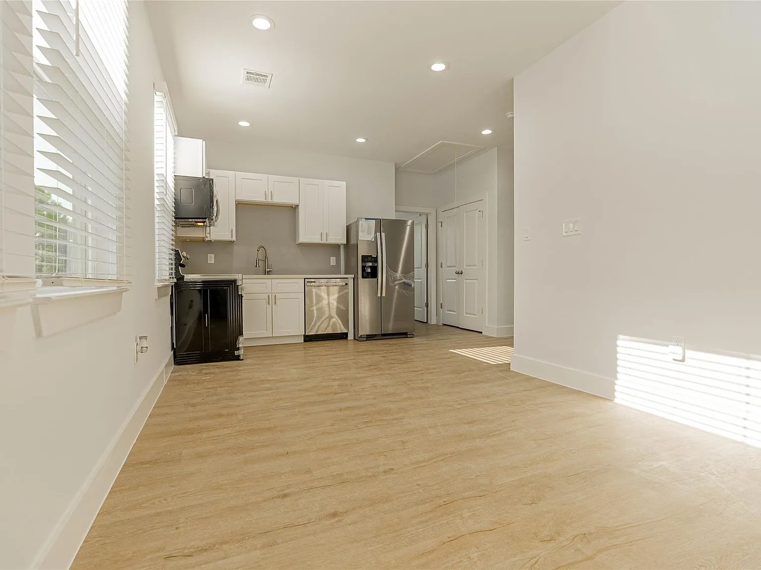 2 bed, 2.0 bath, 864 sqft, $1,850 — Photo 3