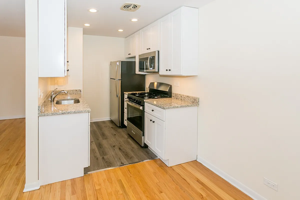 Functional Kitchen Space - 424 W. Oakdale Ave.