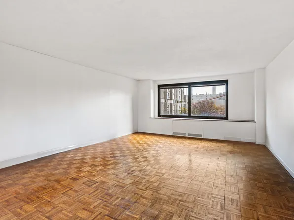 531 Main Street image 3 of 11