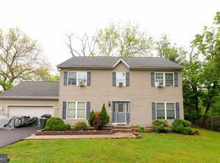 3896 Newportville Rd, Levittown, PA 19056