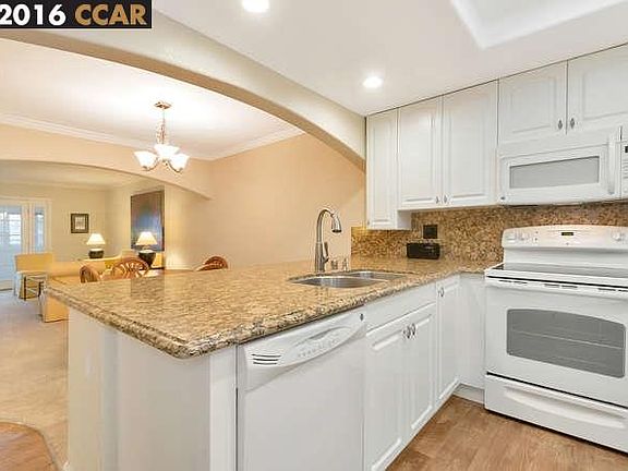 4th image of 2533 Pine Knoll Dr Unit 1