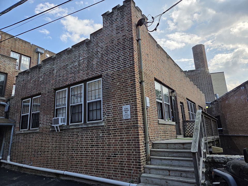 1st image of 2559 Flossmoor Rd APT 101
