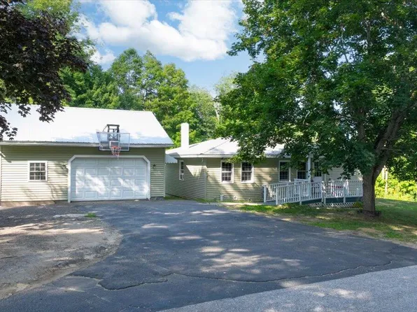 22 Church Street, Turner, ME 04282